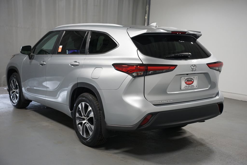 Used 2023 Toyota Highlander XLE image 6