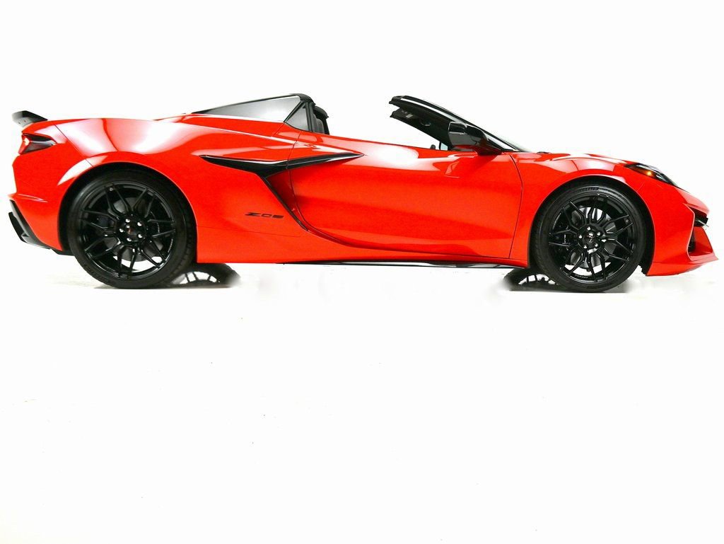 Used 2025 Chevrolet Corvette Z06 RWD image 9