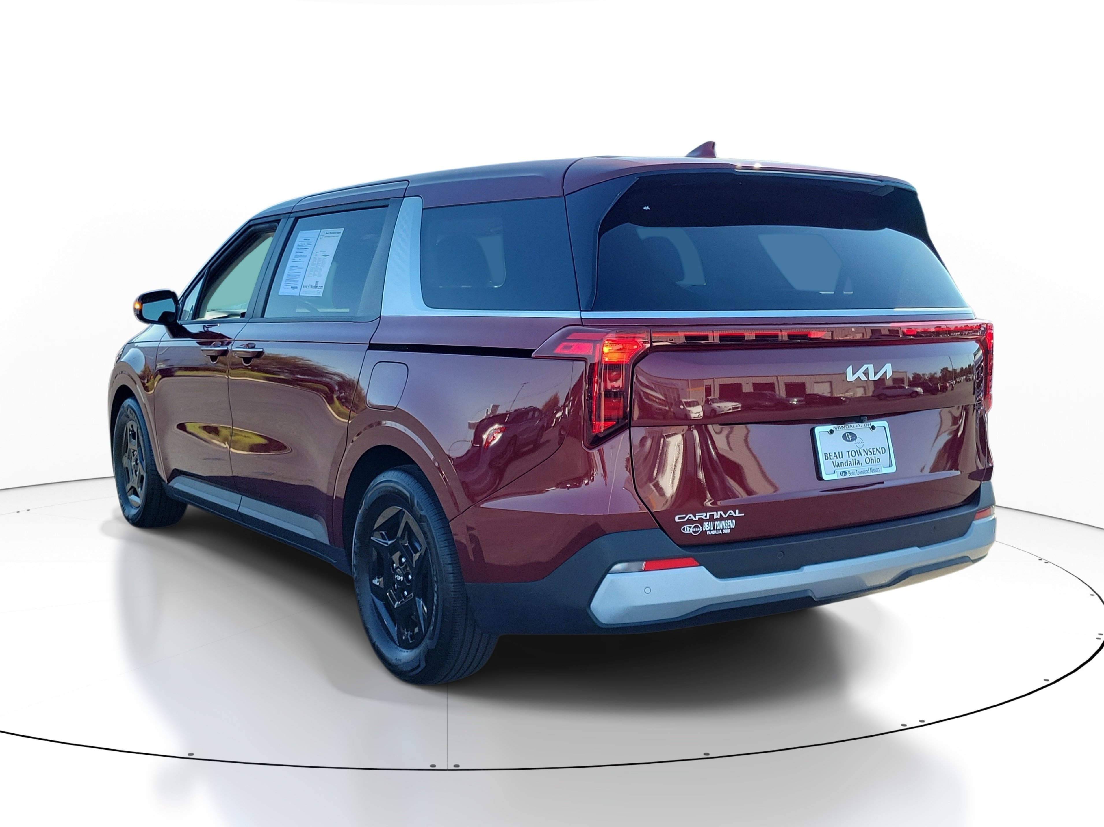 Used 2026 Kia Carnival FWD image 3