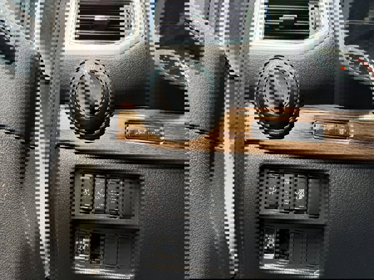 Used 2017 Nissan Titan SL image 33