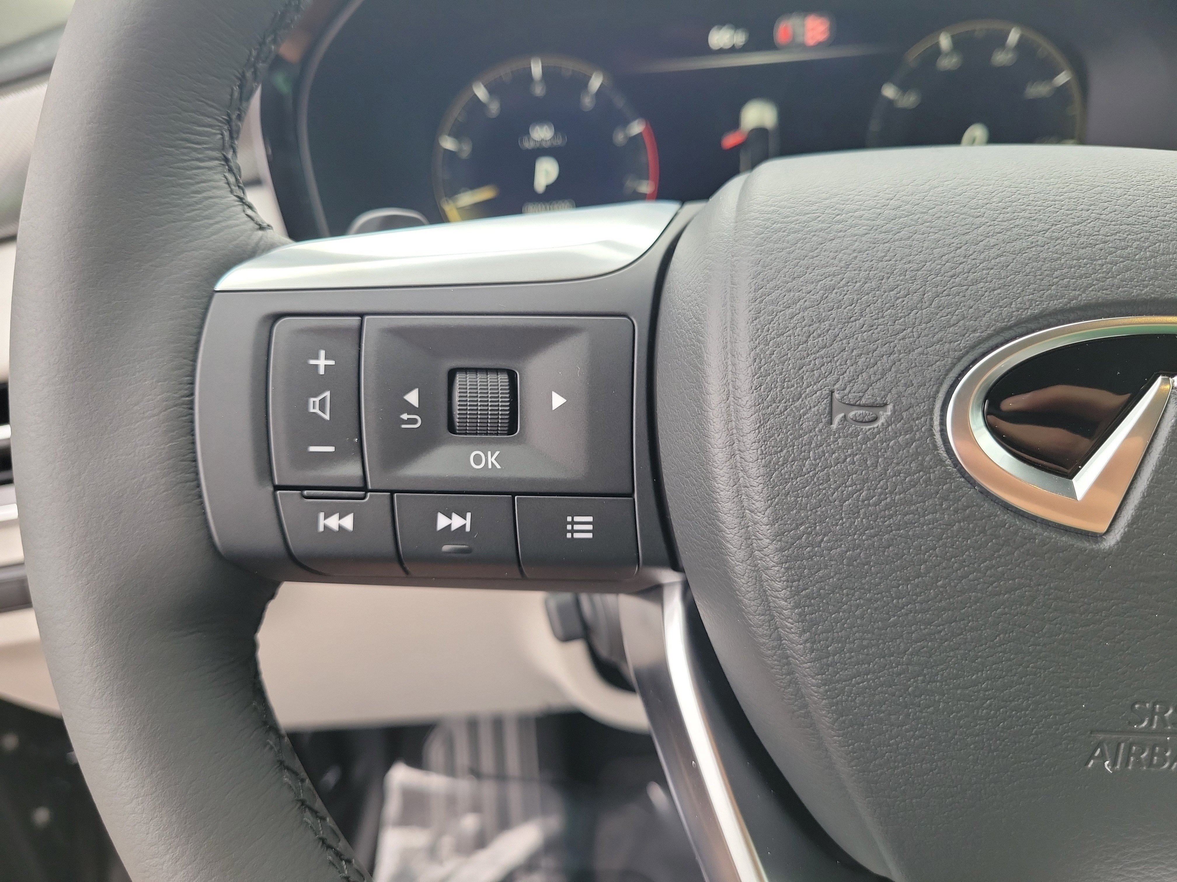 New 2026 INFINITI QX60 Luxe w/ Family Package image 23