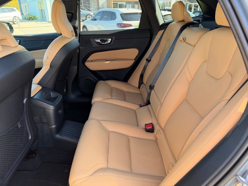 Certified 2024 Volvo XC60 T8 Ultimate w/ Protection Package Premier AWD/4WD image 9