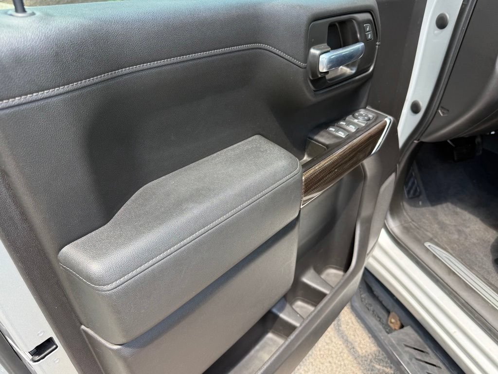 Used 2020 Chevrolet Silverado 1500 RST w/ RST Value Package AWD/4WD image 13