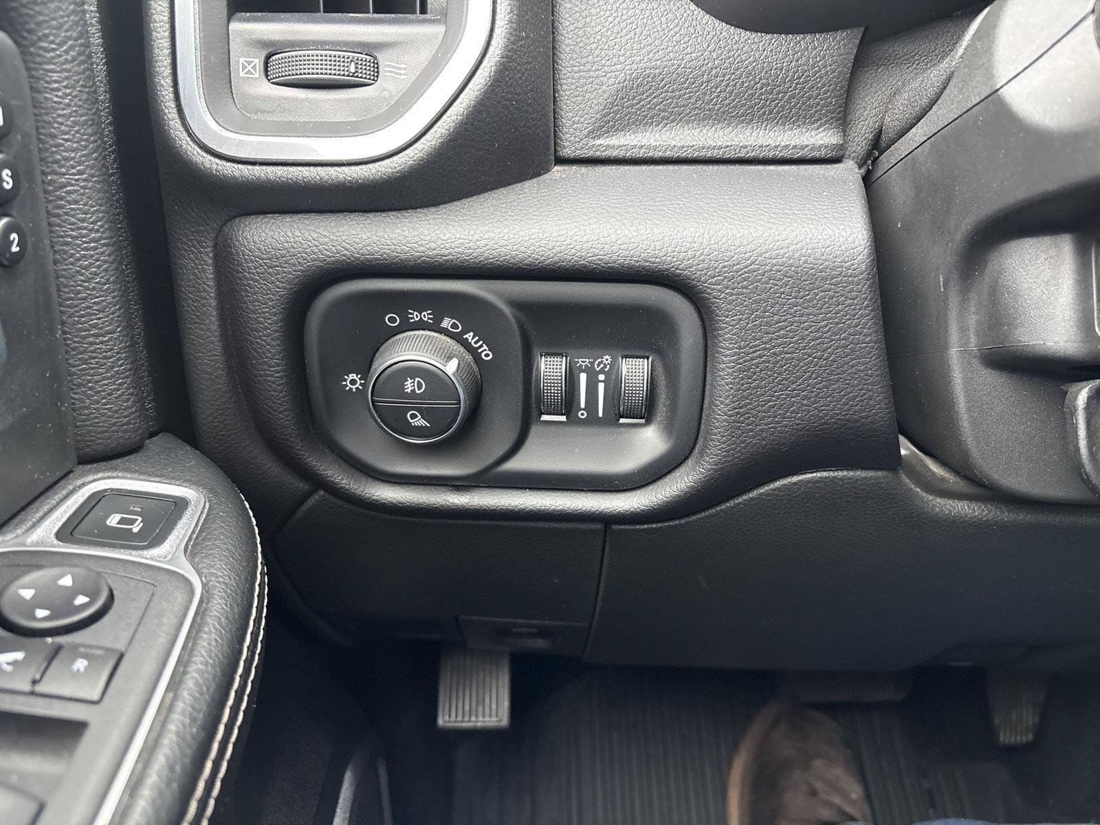 Used 2022 RAM 3500 Laramie AWD/4WD image 19