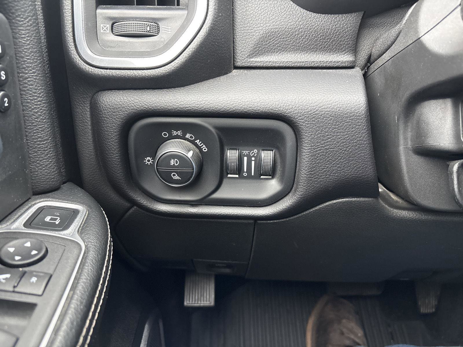 Used 2022 RAM 3500 Laramie AWD/4WD image 19