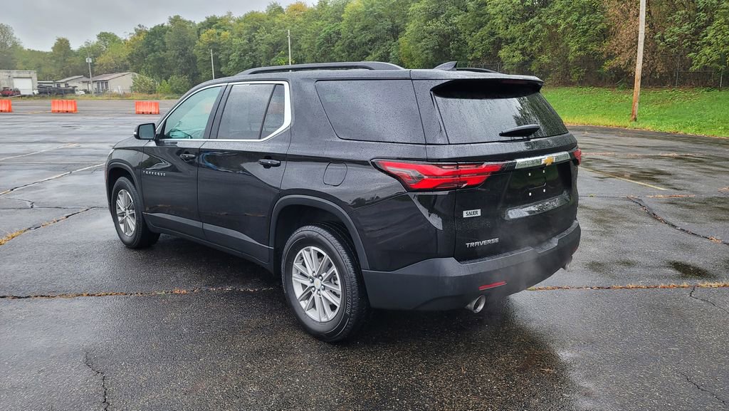 Used 2023 Chevrolet Traverse LT image 9