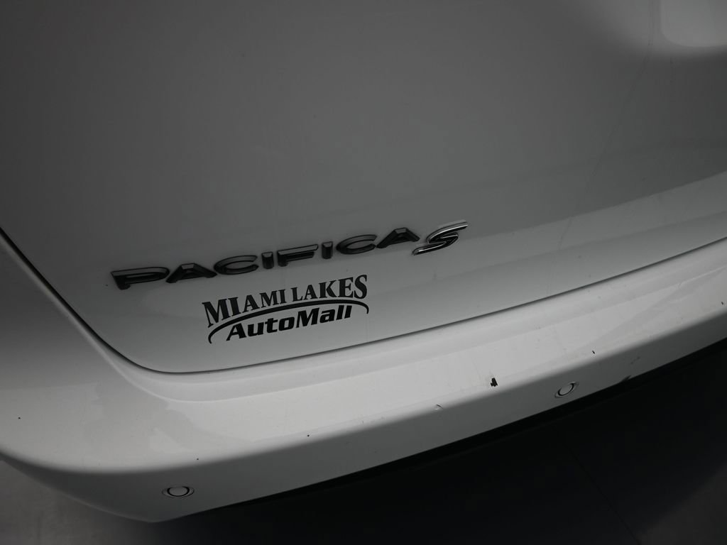 Used 2023 Chrysler Pacifica Touring-L w/ S Appearance Package image 41