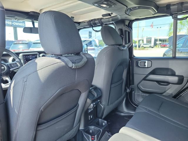 Used 2018 Jeep Wrangler Unlimited Sahara w/ LED Lighting Group AWD/4WD image 12