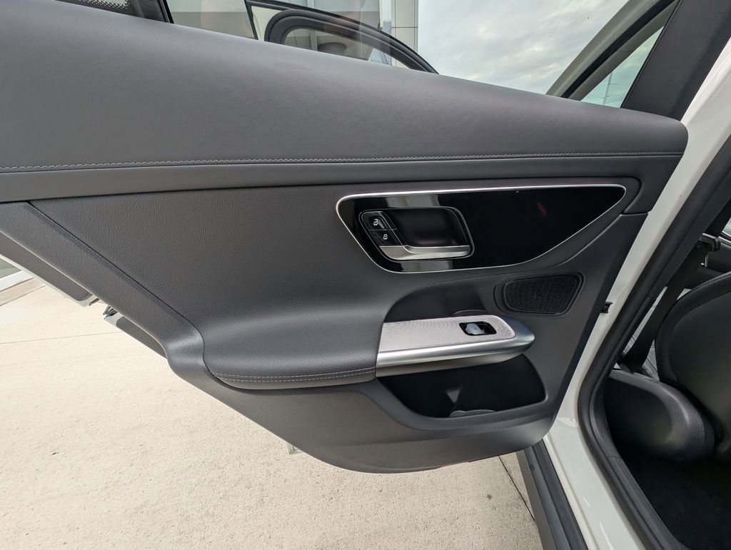 Used 2023 Mercedes-Benz GLC 300 4MATIC image 38