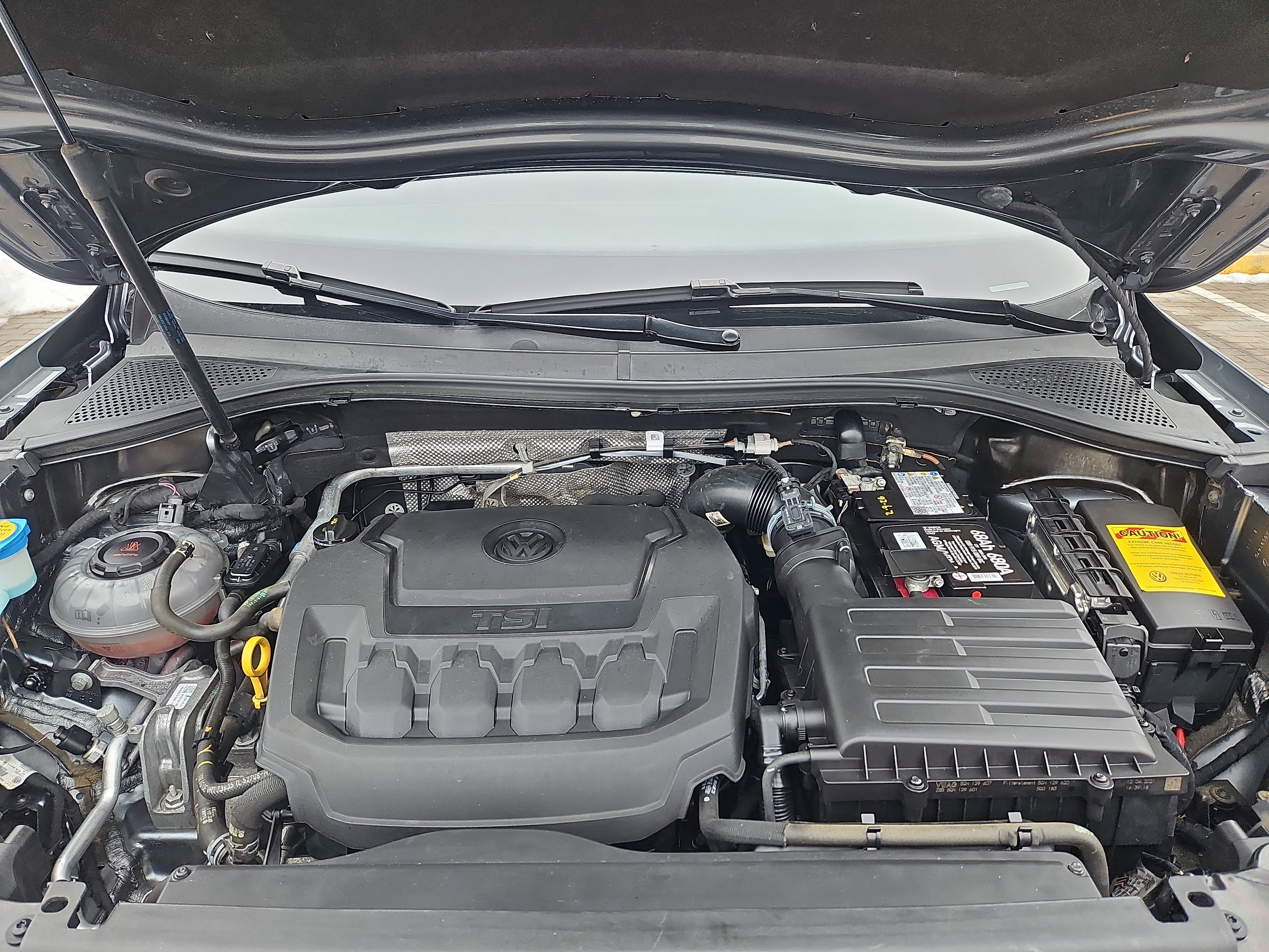 Used 2021 Volkswagen Tiguan SE w/ Panoramic Sunroof Package image 32