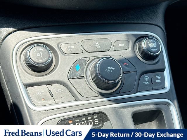 Used 2016 Chrysler 200 Limited FWD image 21