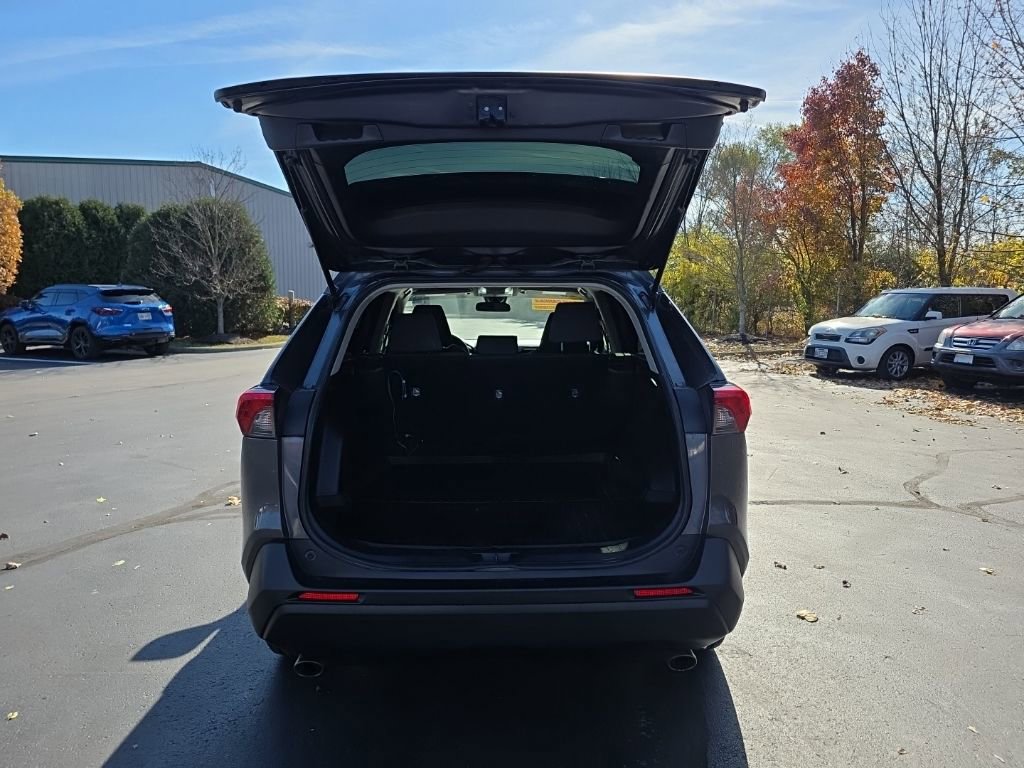 Used 2021 Toyota RAV4 XLE image 35