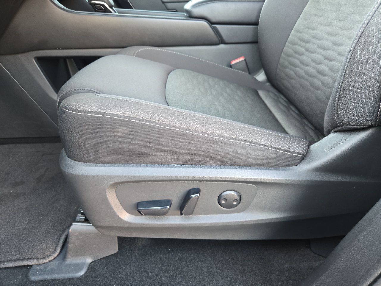 Certified 2025 Nissan Pathfinder SV FWD image 29