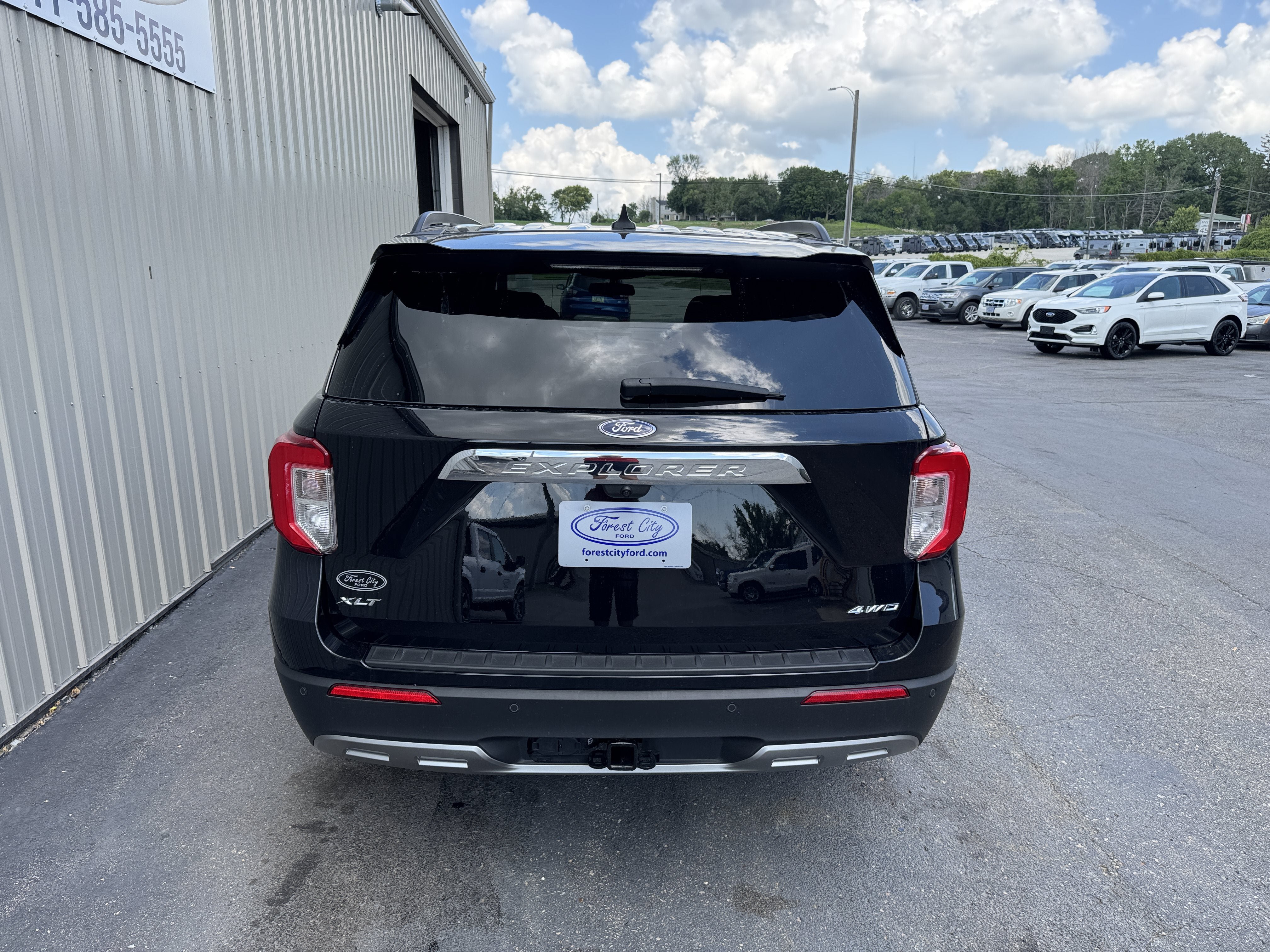 Used 2023 Ford Explorer XLT w/ Equipment Group 202A AWD/4WD image 4