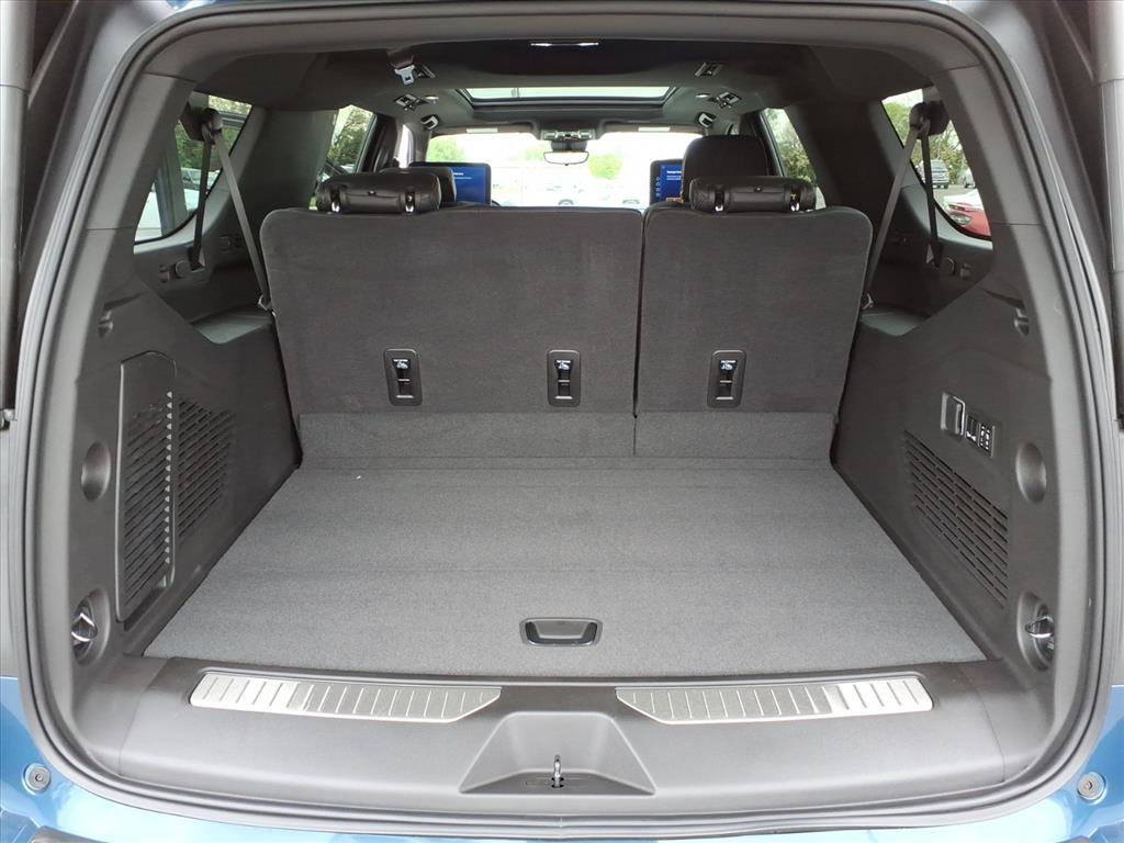 New 2026 Chevrolet Suburban High Country image 10