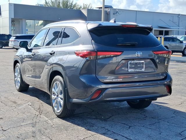 Used 2021 Toyota Highlander Limited AWD/4WD image 3