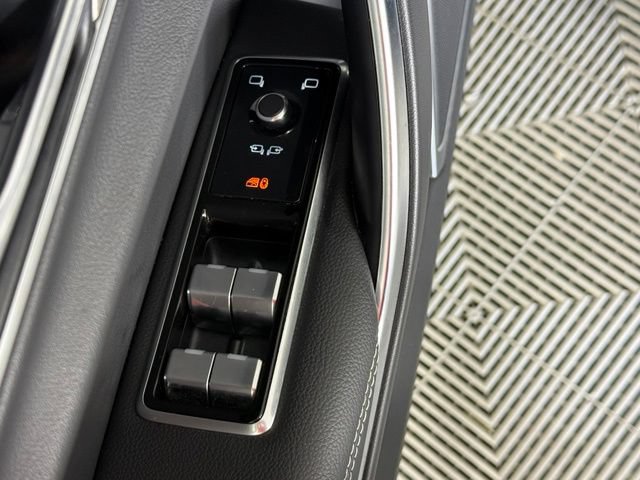 Certified 2023 Jaguar XF R-Dynamic SE AWD/4WD image 31