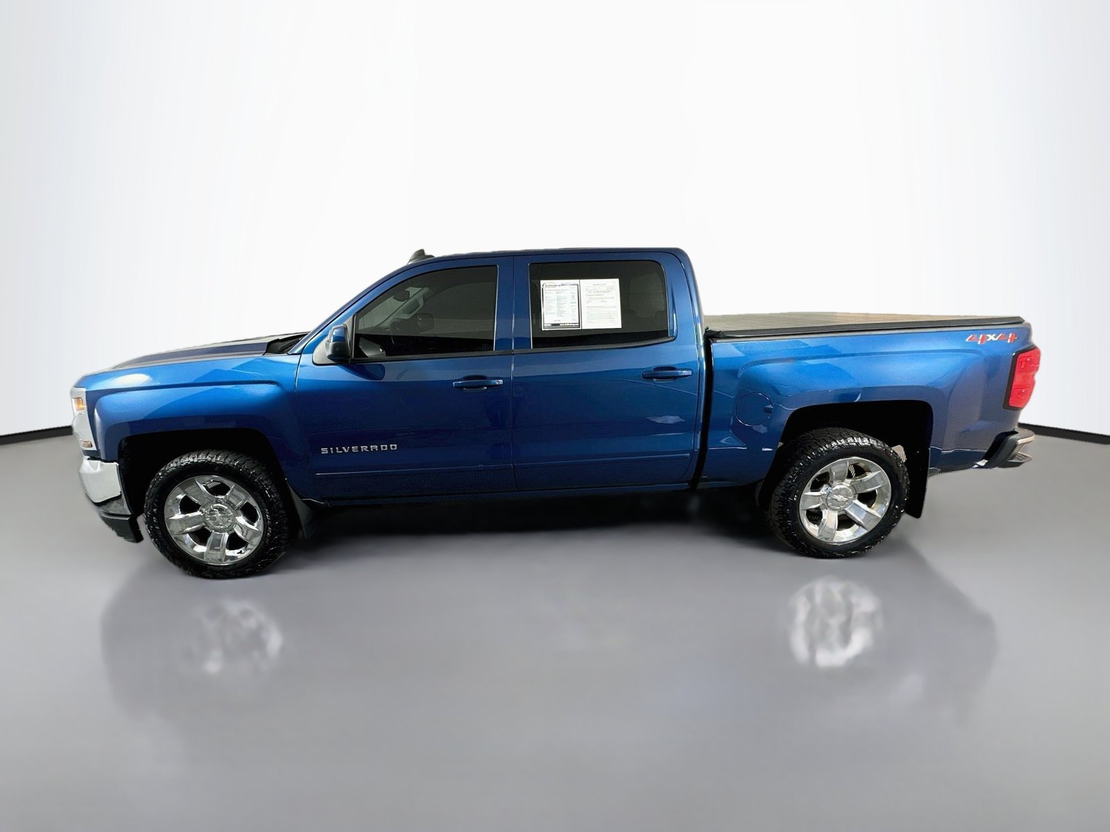 Used 2018 Chevrolet Silverado 1500 LT w/ LT Eassist Package AWD/4WD image 4