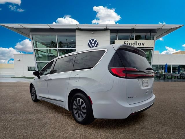Used 2023 Chrysler Pacifica Limited FWD image 4