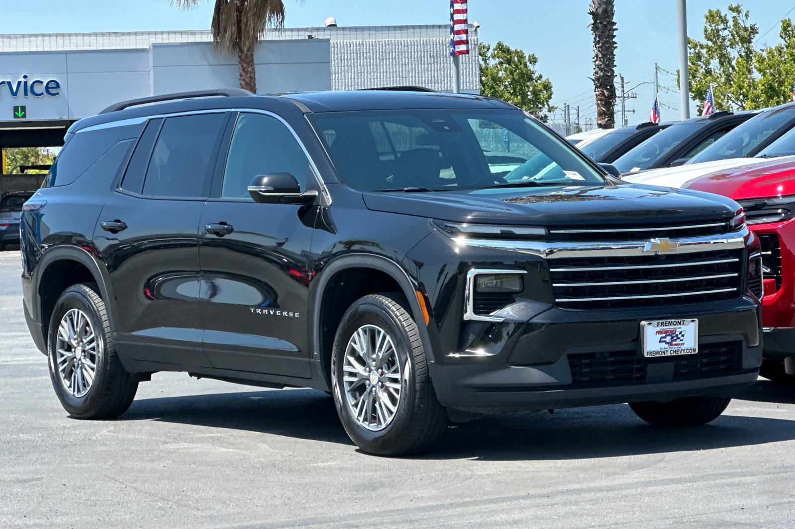 Used 2024 Chevrolet Traverse LT FWD image 2