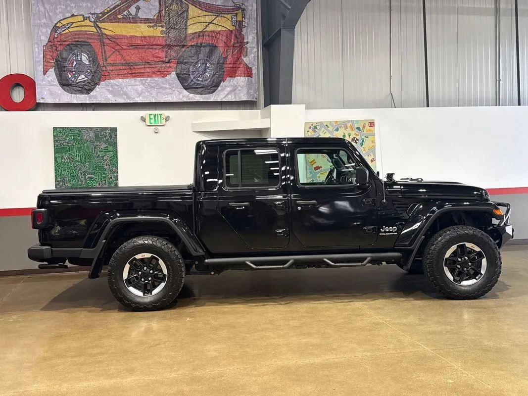 Used 2023 Jeep Gladiator Overland w/ Cold Weather Group AWD/4WD image 19