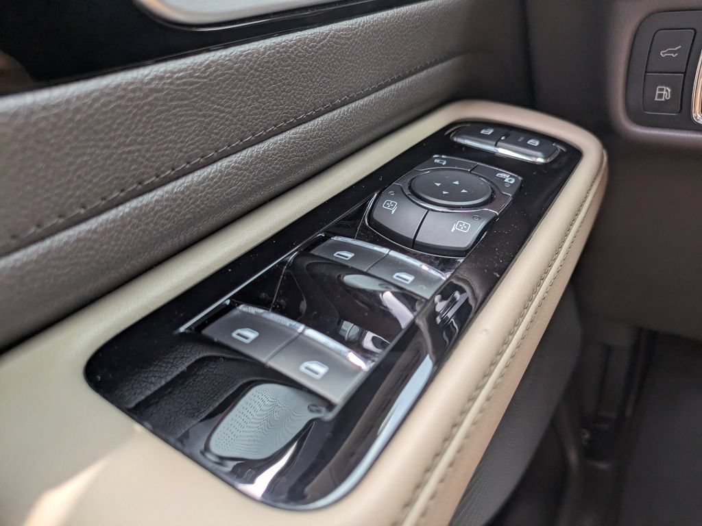 Used 2022 Lincoln Aviator Grand Touring w/ Equipment Group 301A AWD/4WD image 30