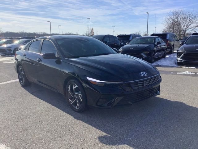 Certified 2025 Hyundai Elantra Limited image 4