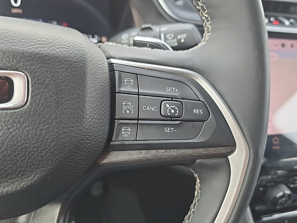 Used 2024 Jeep Grand Cherokee Limited AWD/4WD image 21