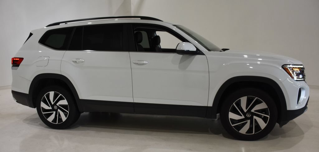 Used 2025 Volkswagen Atlas SE FWD image 3