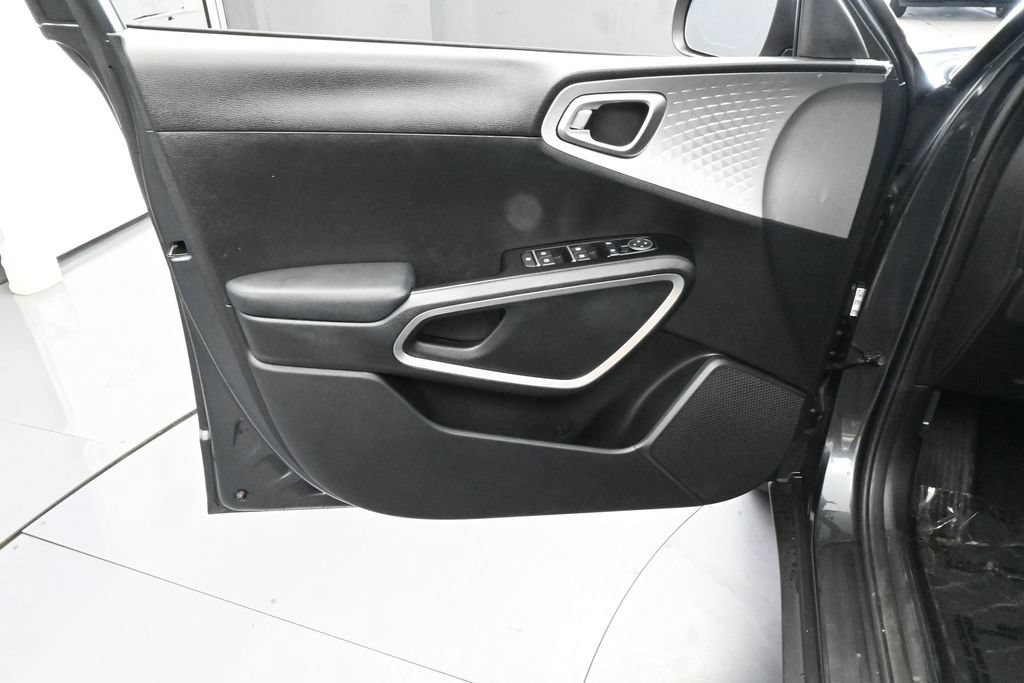 Used 2024 Kia Soul LX w/ Option Group 015 FWD image 13