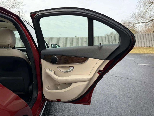 Used 2018 Mercedes-Benz C 300 4MATIC Sedan image 24