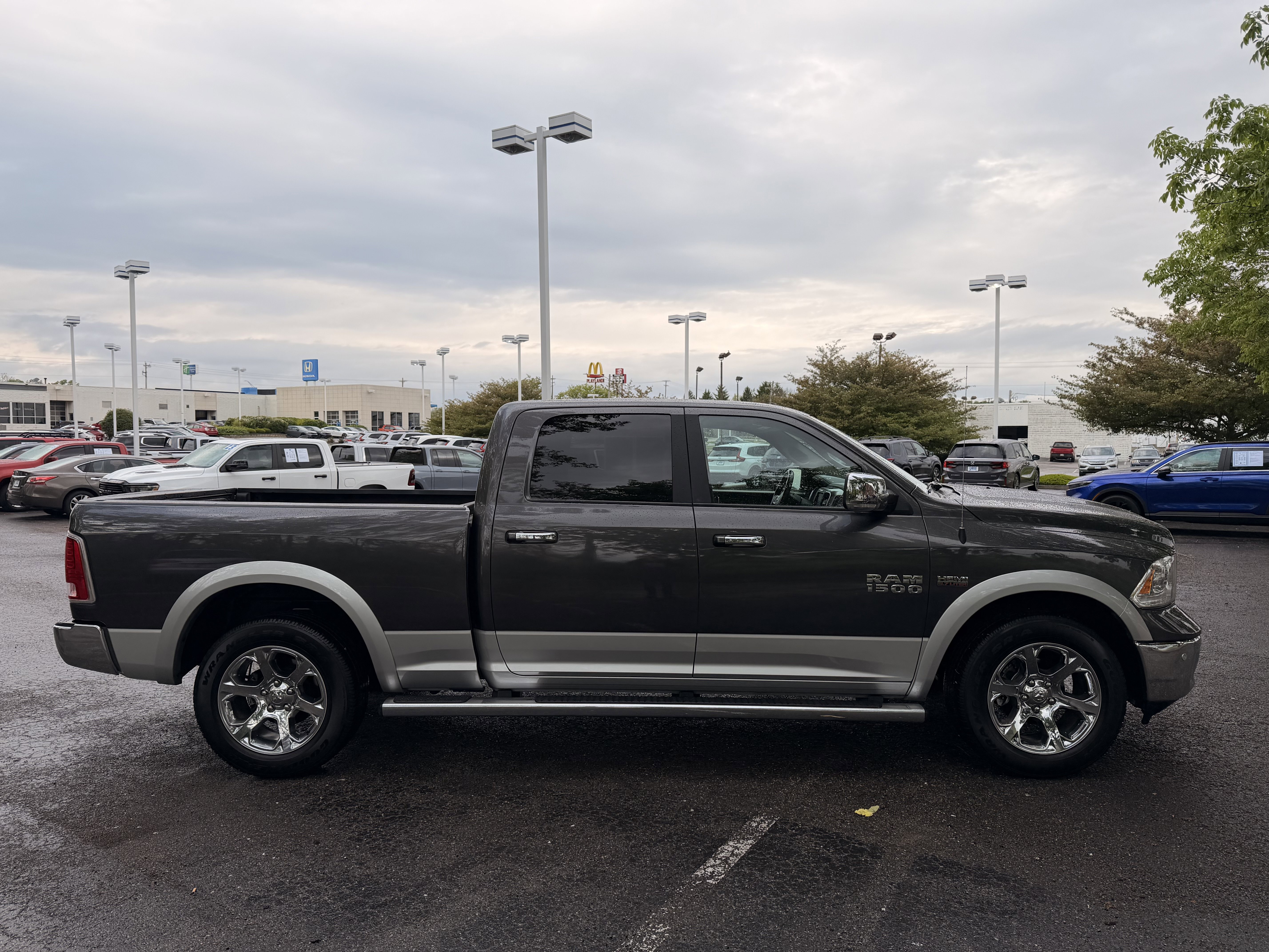 Used 2017 RAM 1500 Laramie w/ Convenience Group AWD/4WD image 2