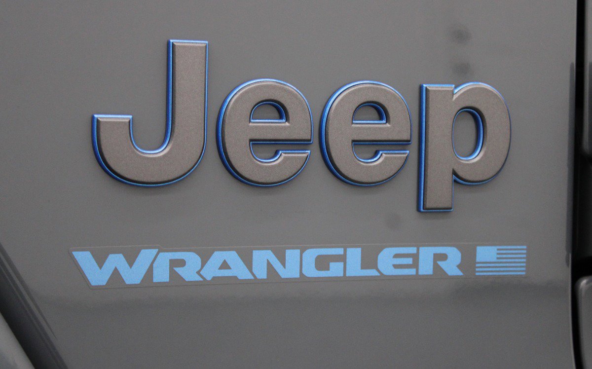 Used 2025 Jeep Wrangler Unlimited Sahara w/ Safety Group image 32