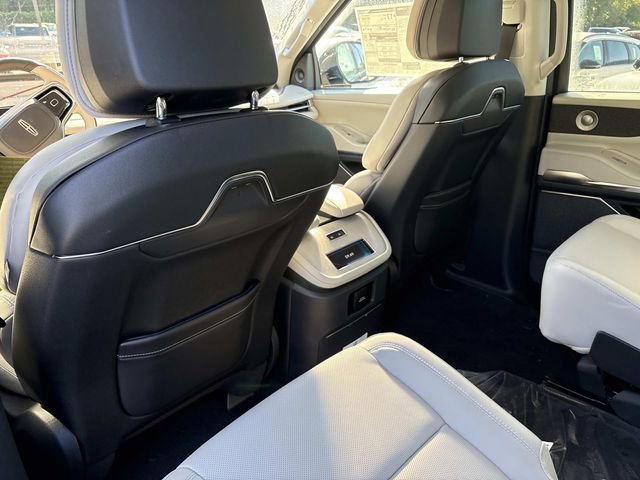 New 2025 Lincoln Navigator Reserve image 18