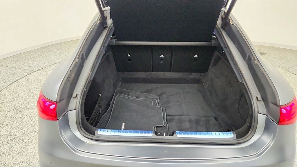 Used 2022 Mercedes-Benz EQS 580 4MATIC Sedan w/ Exclusive Trim Package image 22