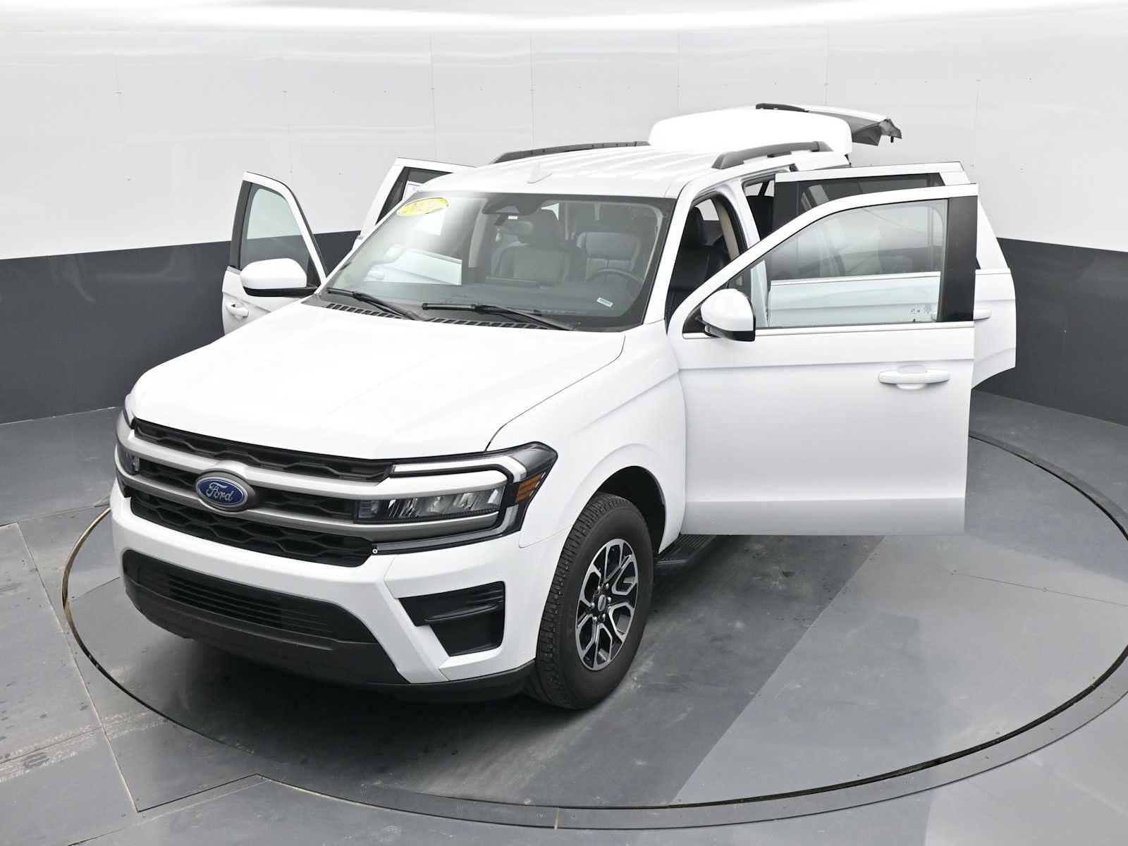 Used 2024 Ford Expedition XLT image 38