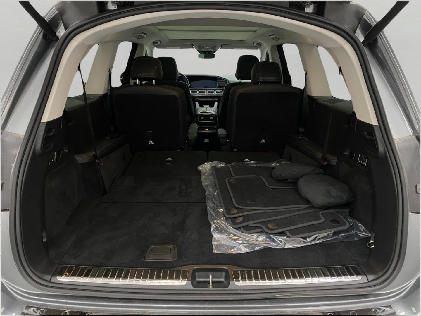 Certified 2025 Mercedes-Benz GLS 450 4MATIC image 6