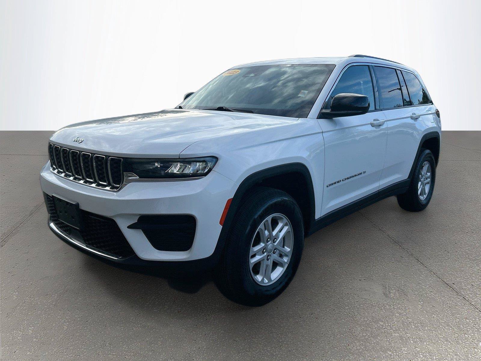 Used 2023 Jeep Grand Cherokee Laredo AWD/4WD image 8