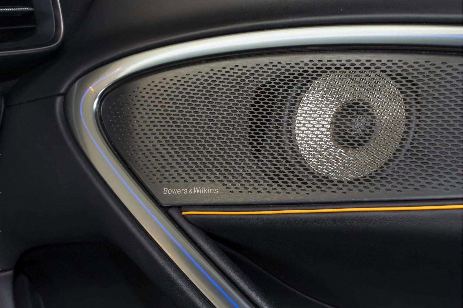 Used 2023 McLaren Artura RWD image 15