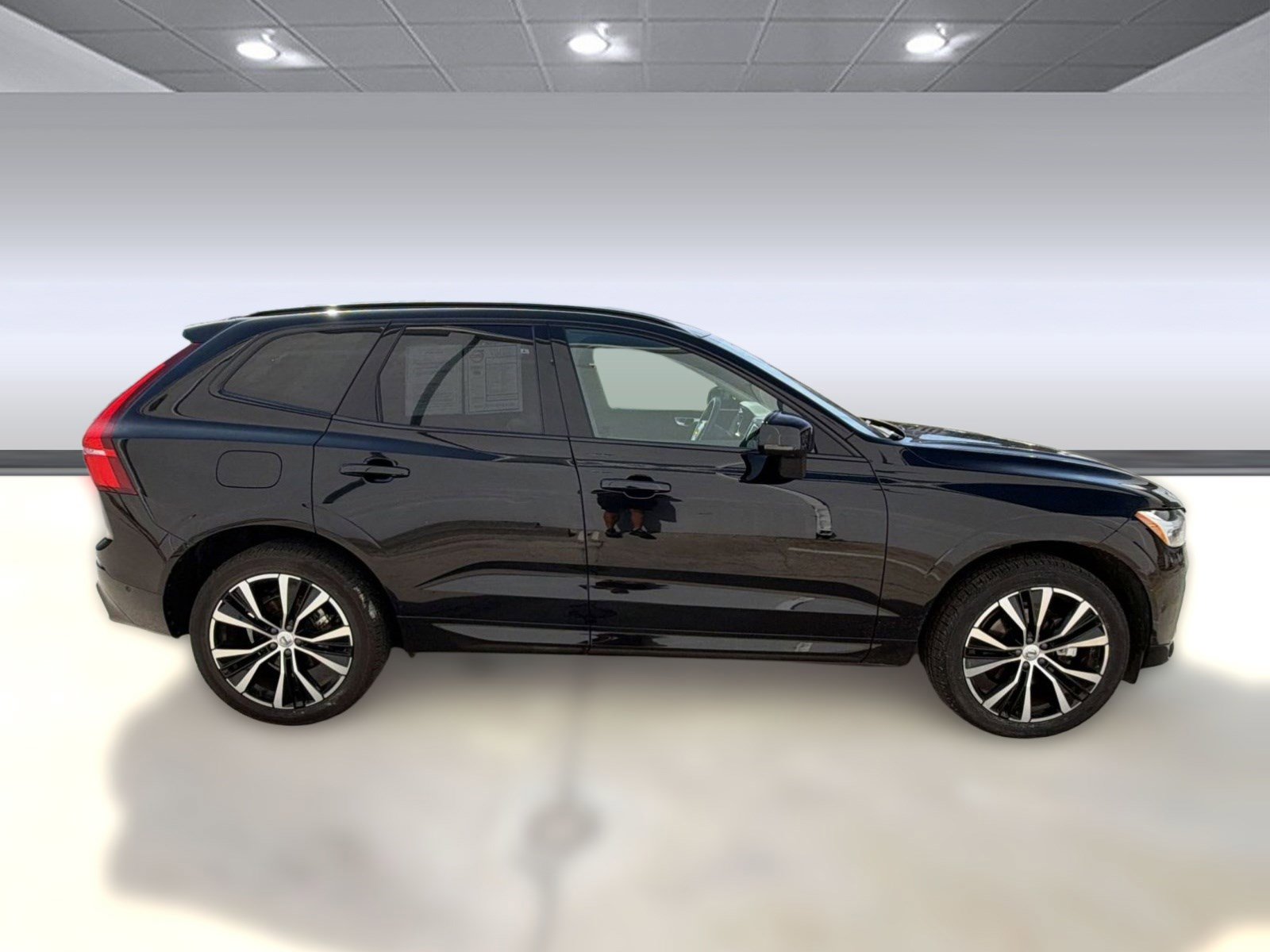 Certified 2025 Volvo XC60 B5 Plus image 8