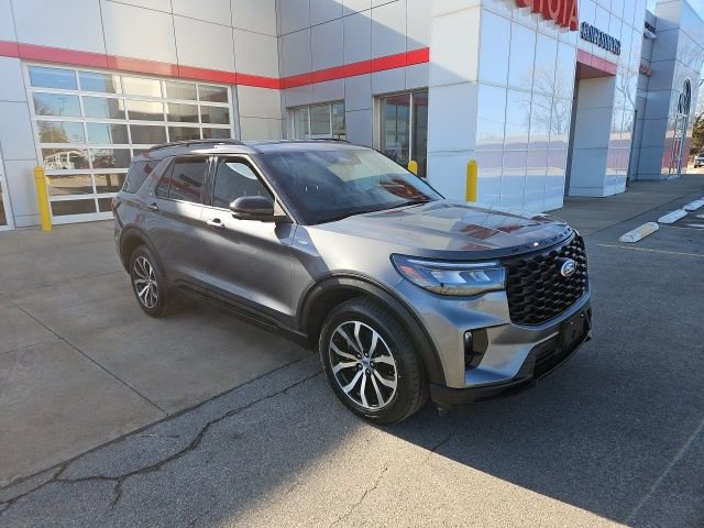 Used 2025 Ford Explorer ST-Line image 2