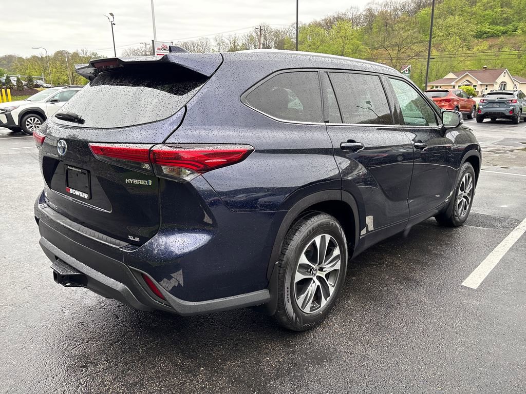 Used 2022 Toyota Highlander XLE AWD/4WD image 5