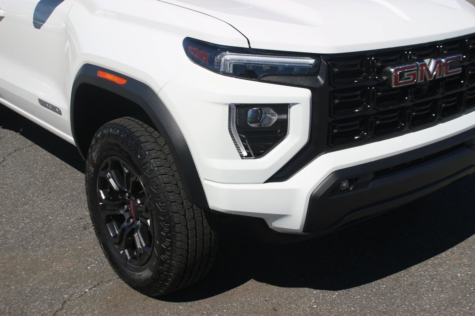 Used 2025 GMC Canyon Elevation w/ Convenience Package image 9