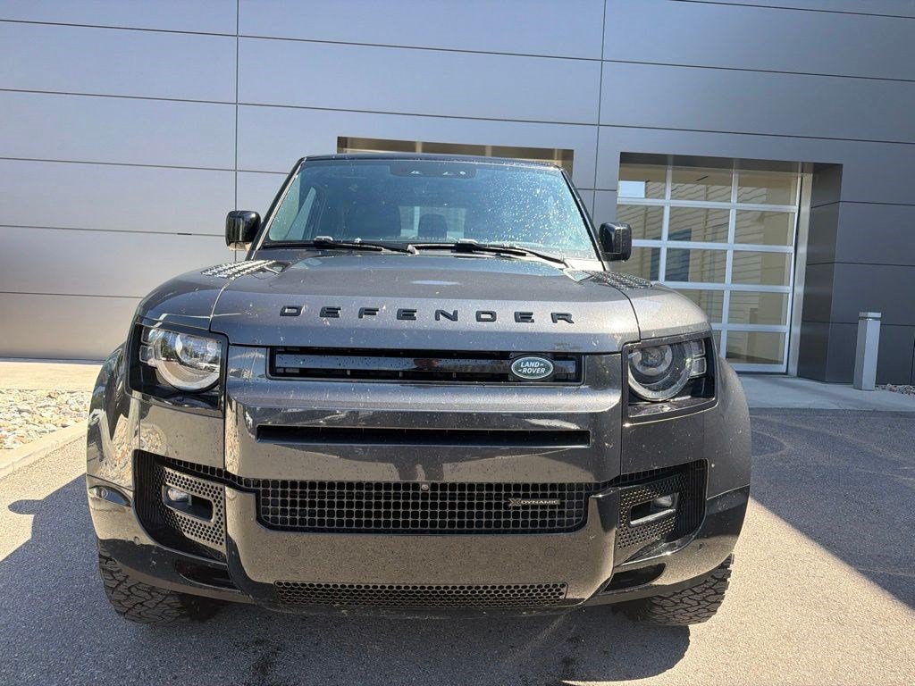 Used 2023 Land Rover Defender 90 X-Dynamic SE AWD/4WD image 2