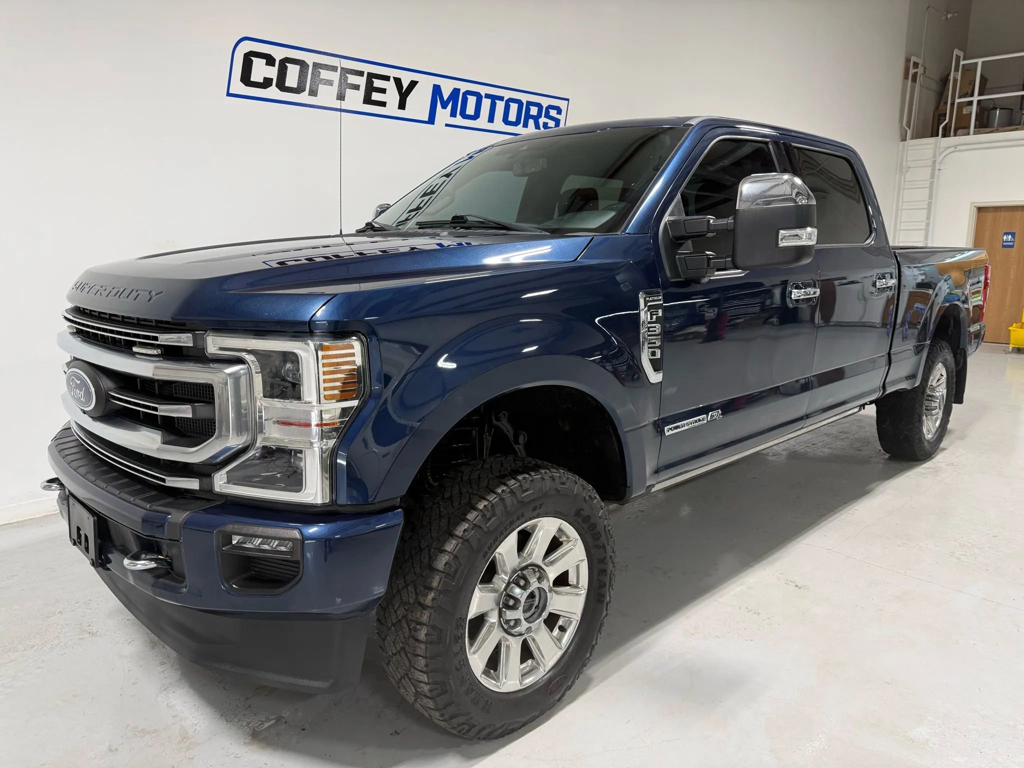 Used 2020 Ford F350 Platinum w/ FX4 Off-Road Package image 2