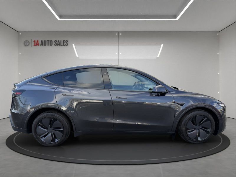 Used 2026 Tesla Model Y AWD image 6