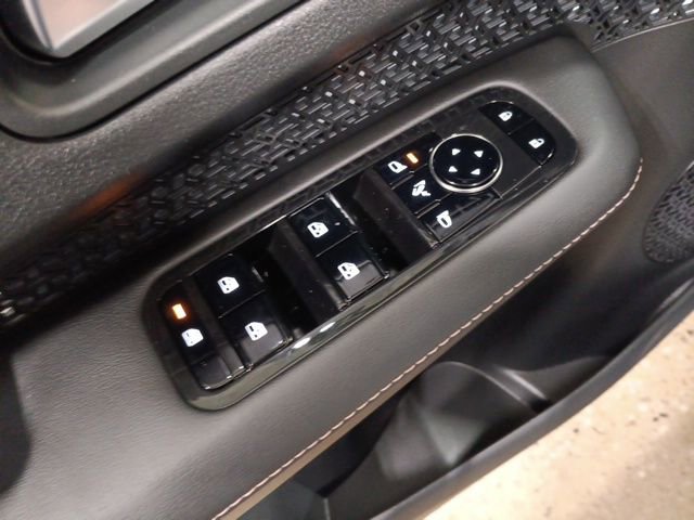 Used 2023 Nissan Ariya AWD image 11