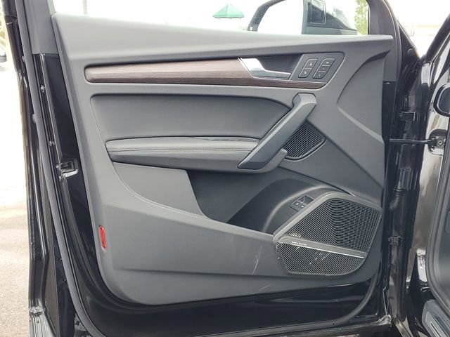 Used 2025 Audi Q5 e Premium Plus w/ Premium Plus Package image 11