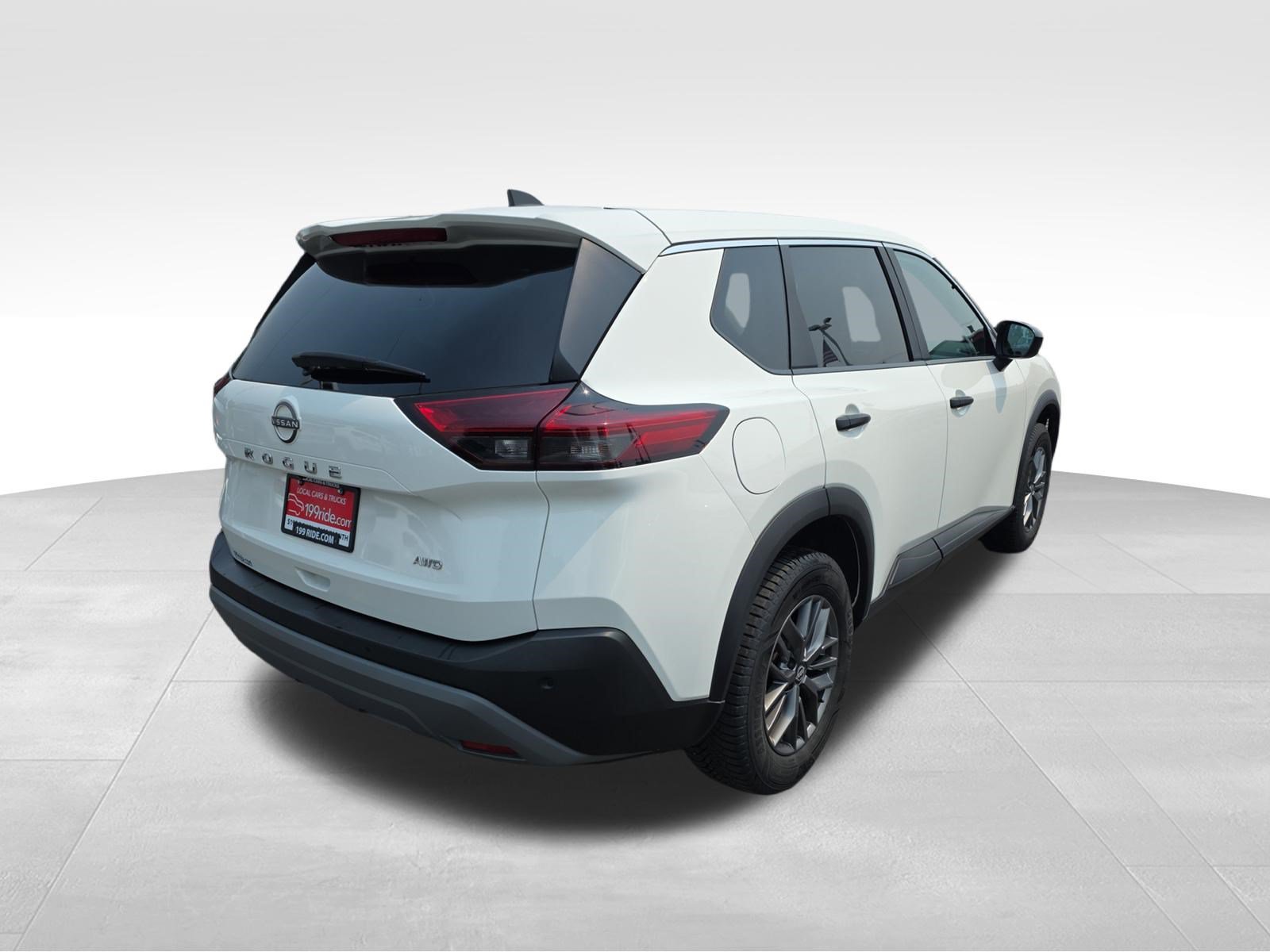 Used 2023 Nissan Rogue S AWD/4WD image 5