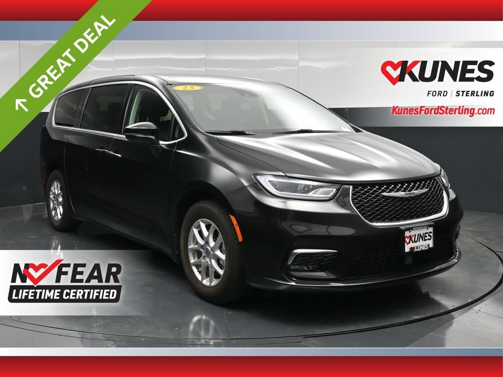 Used 2023 Chrysler Pacifica Touring-L FWD video 1